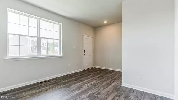 Barnegat, NJ 08005,8 WHALER AVE