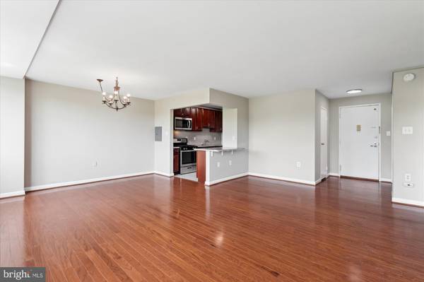 Rockville, MD 20852,10401 GROSVENOR PL #825