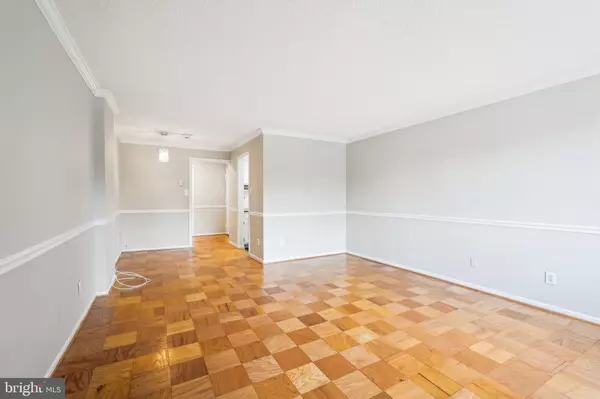 Rockville, MD 20850,118 MONROE ST #211
