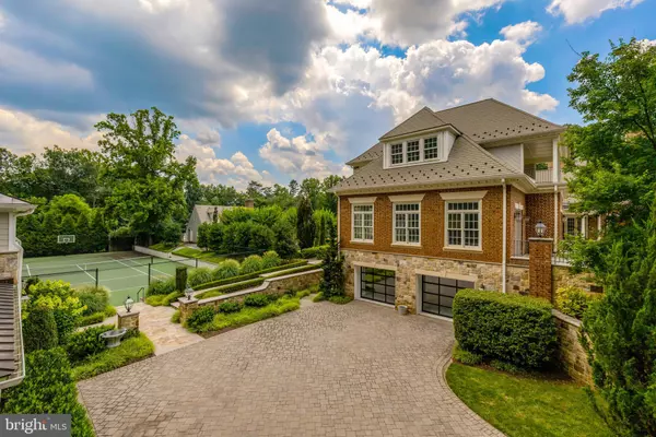 Oakton, VA 22124,11100 KINGS CAVALIER CT