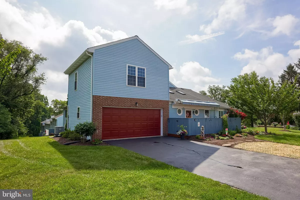 Lancaster, PA 17601,220 WINDING HILL DR