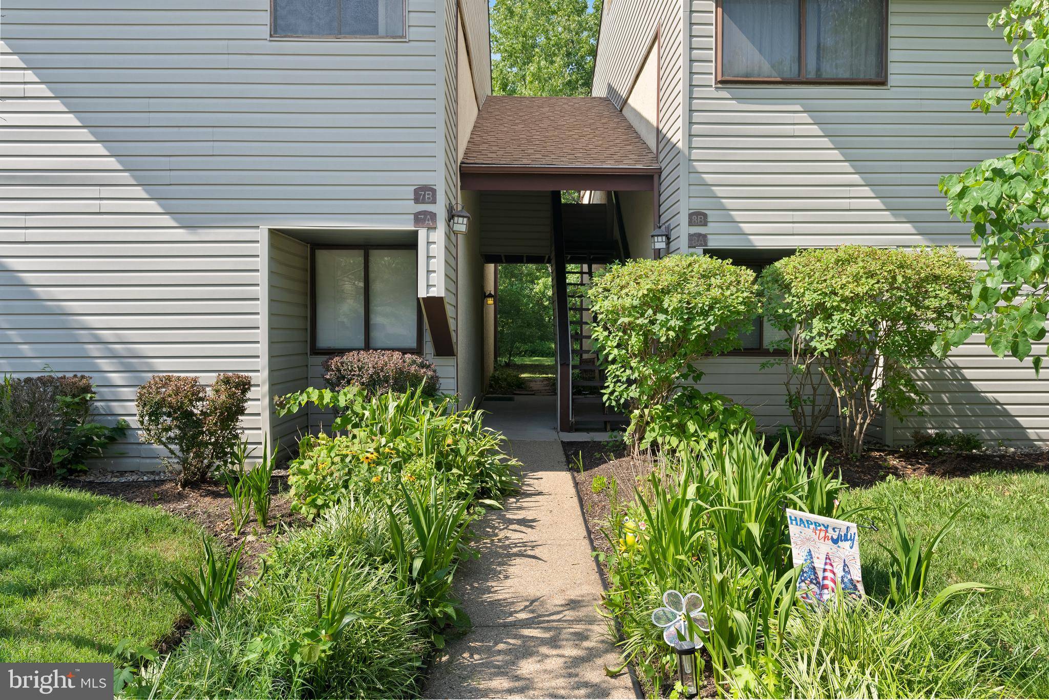 Mount Laurel, NJ 08054,7A E DAISY LN
