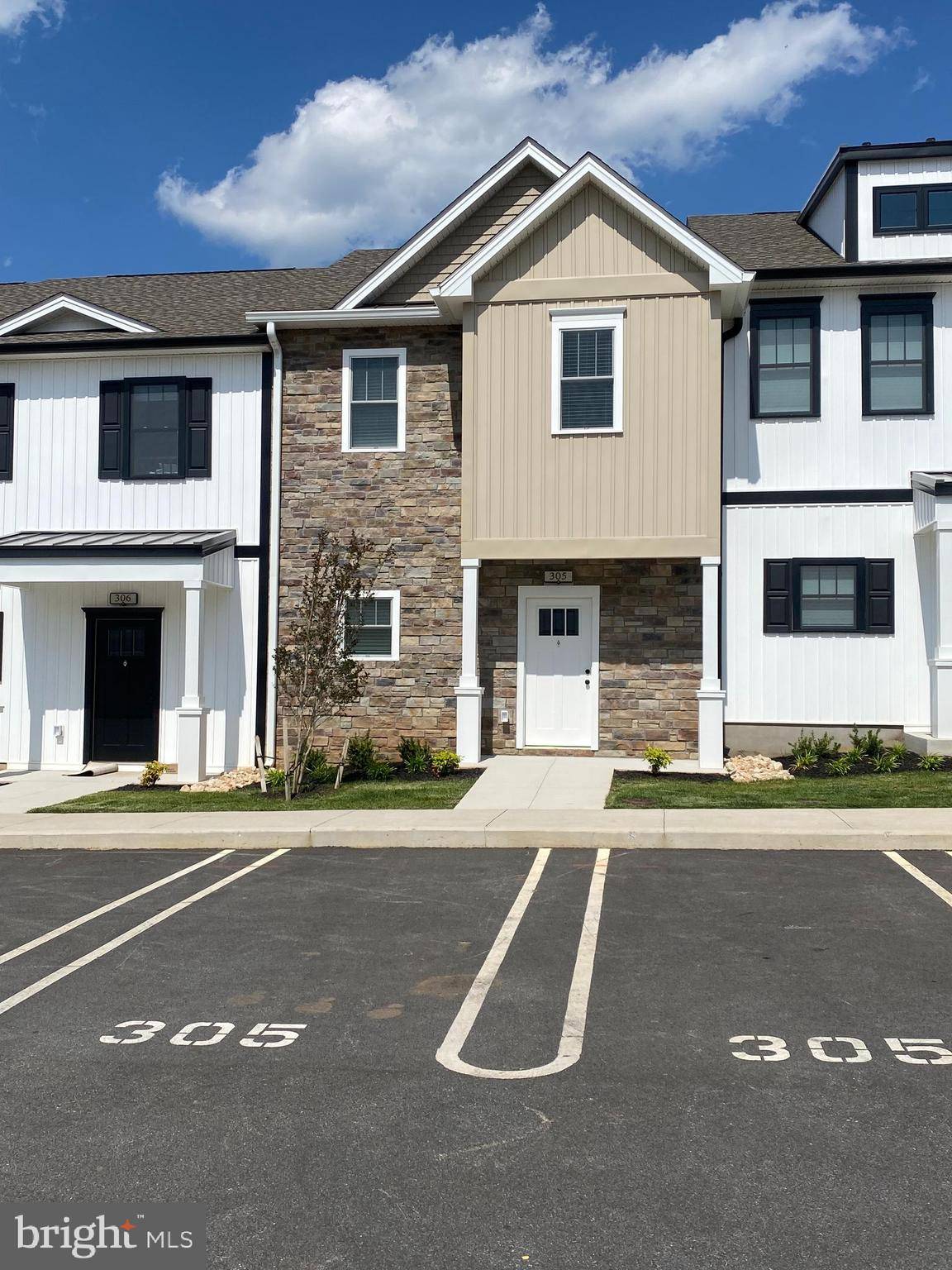 Lynchburg, VA 24502,556 LEESVILLE RD #305