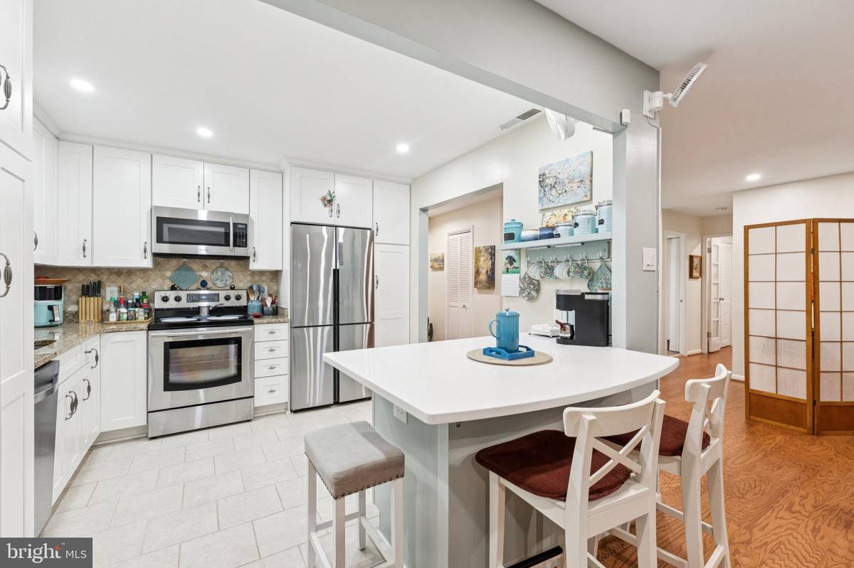 Bethesda, MD 20817,7425 DEMOCRACY BLVD #14