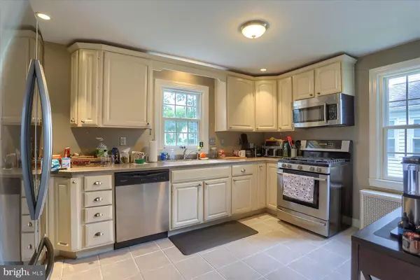 Harrisburg, PA 17109,3819 LOCUST LN