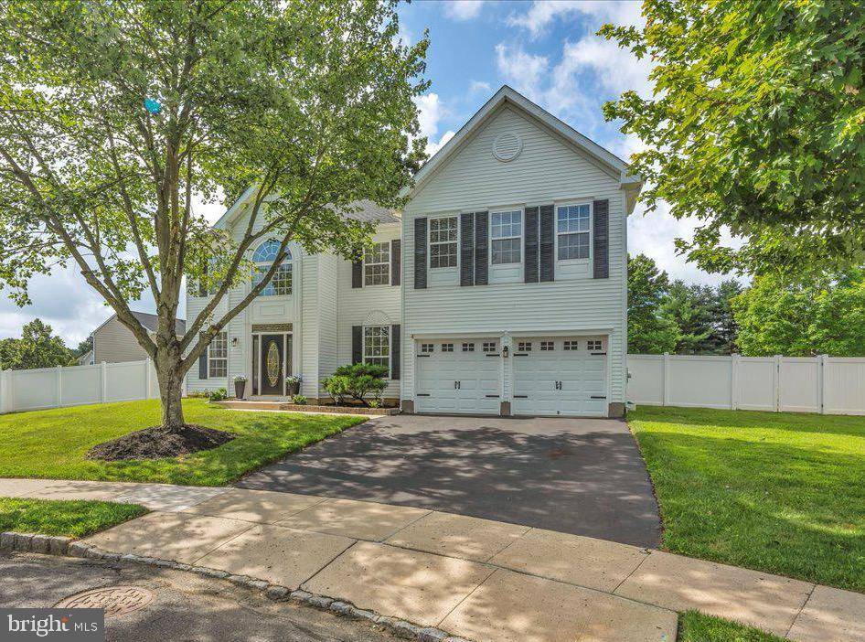 8 CLEMENT CT, Columbus, NJ 08022
