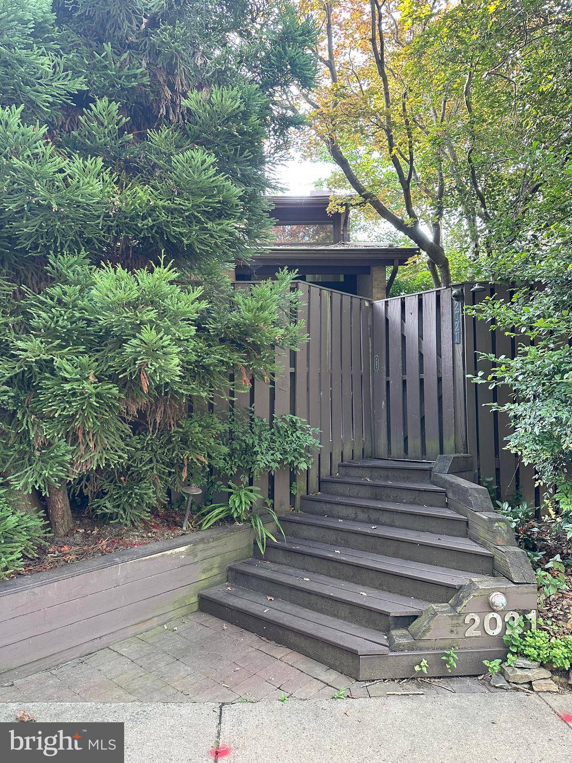 Reston, VA 20191,2021 LAKEBREEZE WAY