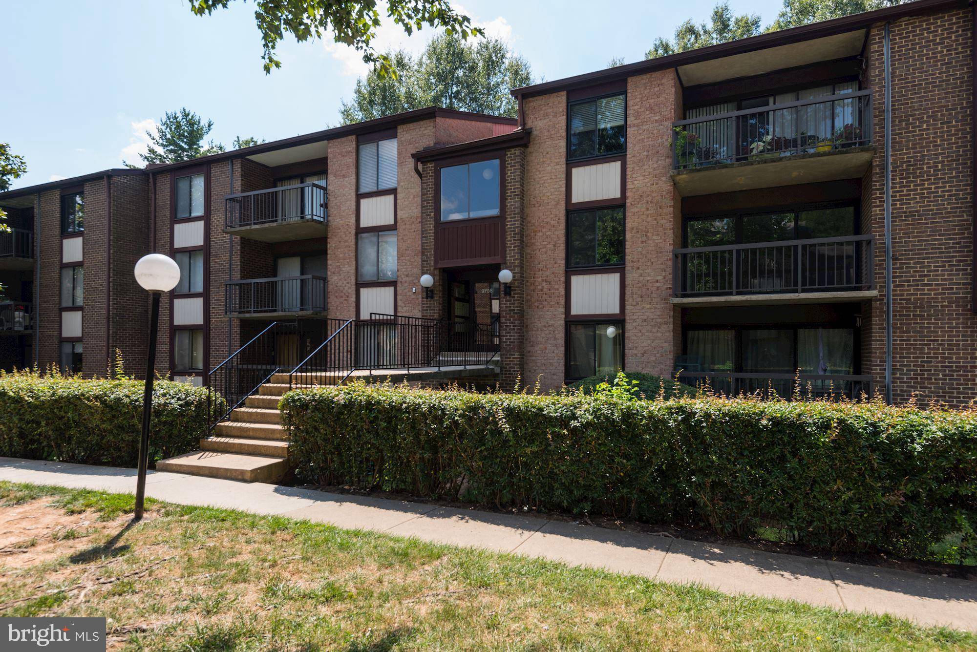 9708 KINGSBRIDGE DR #204, Fairfax, VA 22031