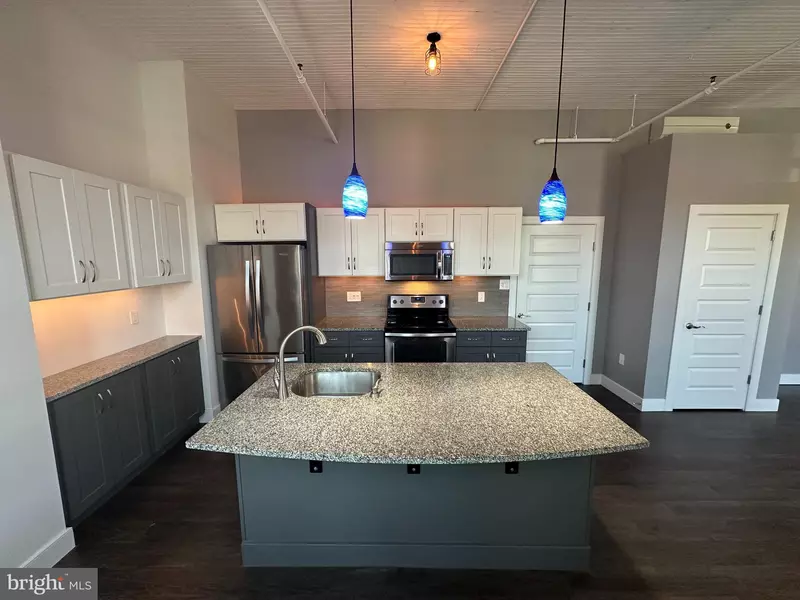 820 W MARKET ST #2A, Perkasie, PA 18944