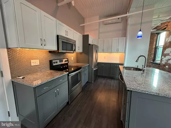 820 W MARKET ST #2B, Perkasie, PA 18944