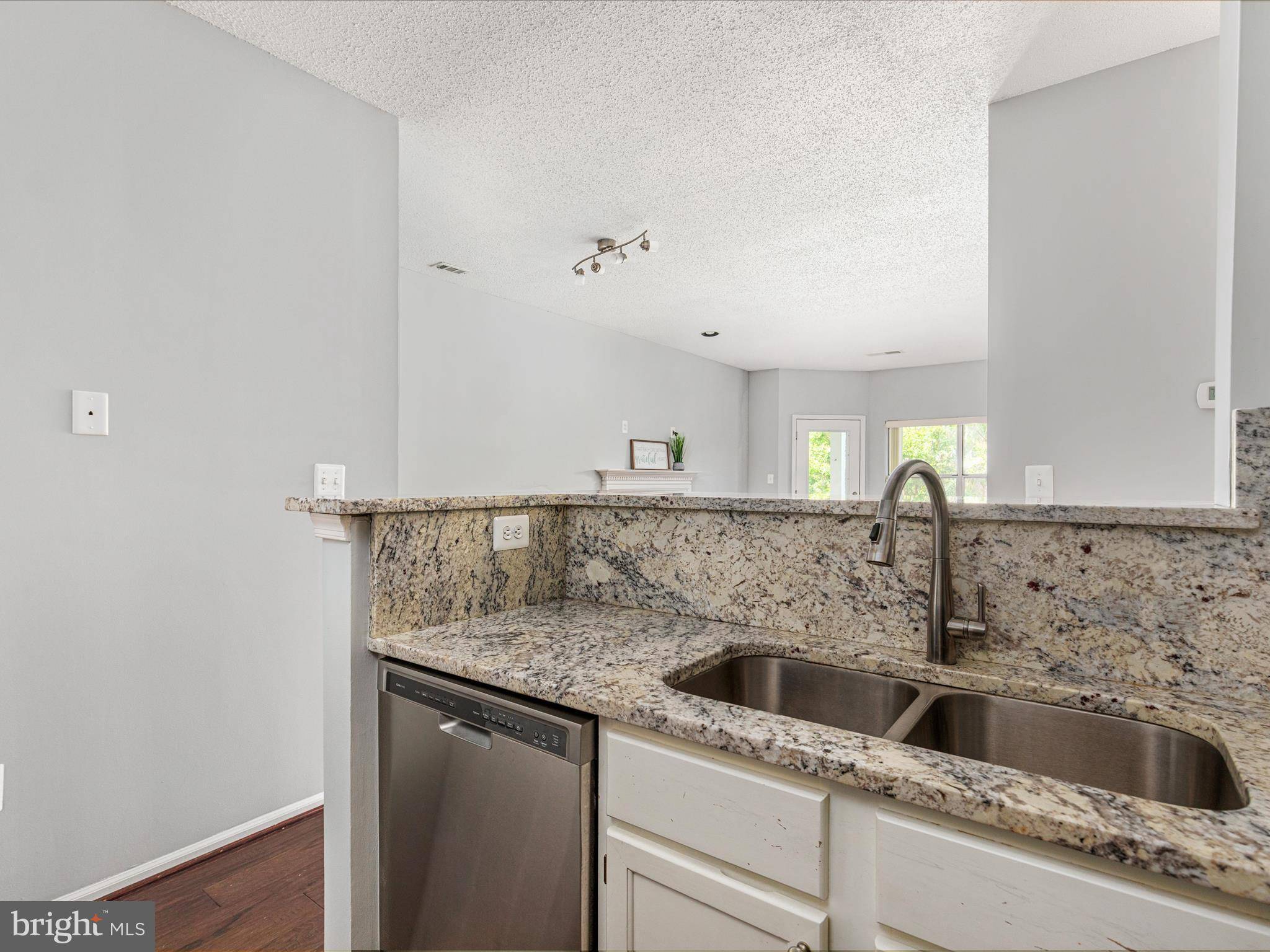 Centreville, VA 20121,14309 CLIMBING ROSE WAY #204