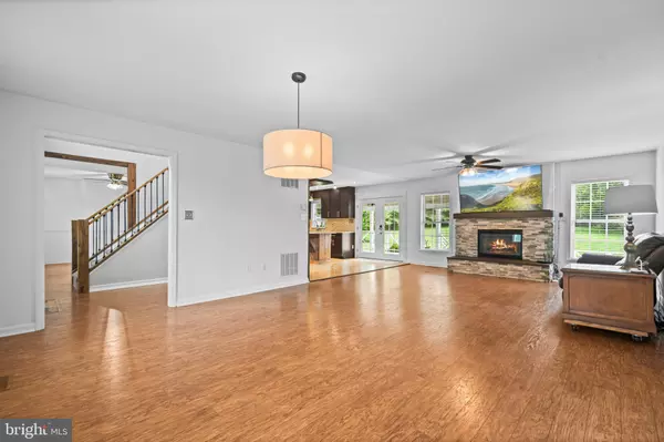Round Hill, VA 20141,34444 LEESBURG PIKE