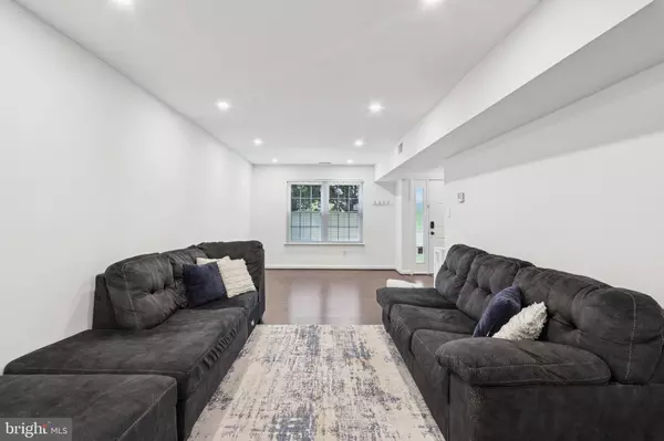 Centreville, VA 20121,6110-A HOSKINS HOLLOW CIR