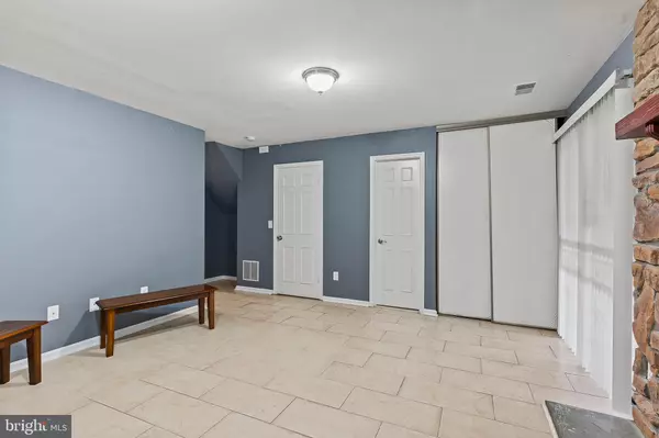 Lanham, MD 20706,7022 STORCH LN