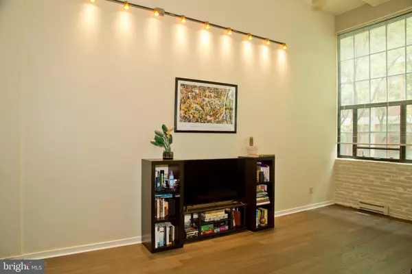 Philadelphia, PA 19103,2429-41 LOCUST ST #215