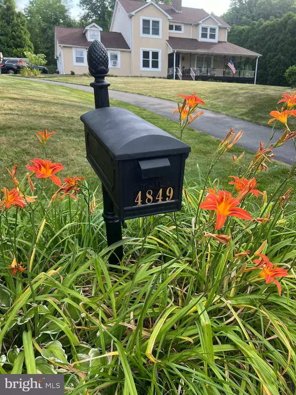 4849 WENDI DR E, Zionsville, PA 18092
