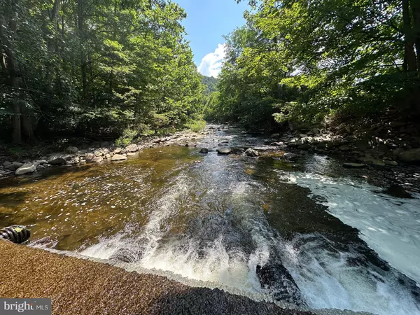 25 ACRES ON NORTH RIVER & SHORT MOUNTAIN, Rio, WV 26755