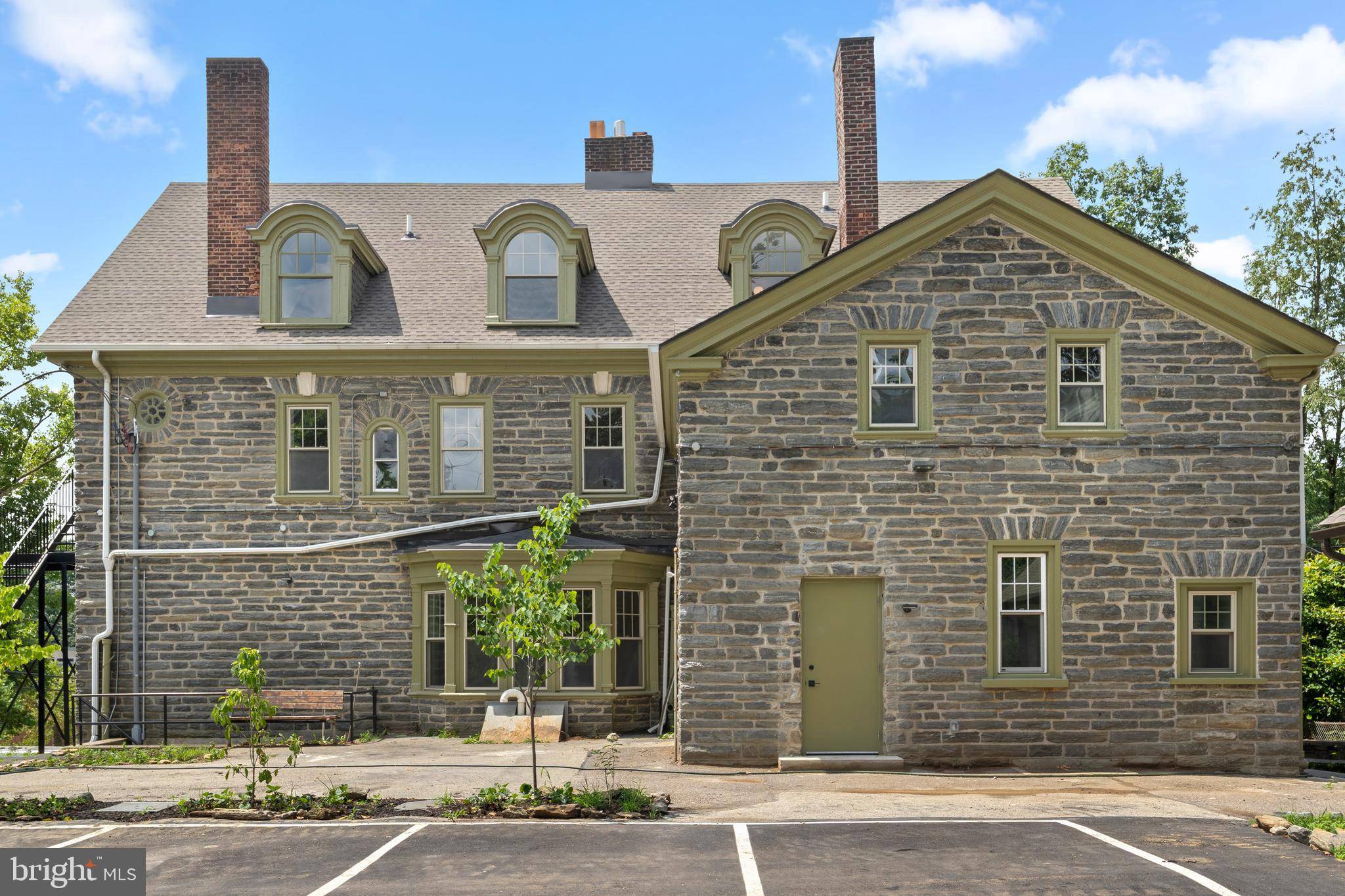 Philadelphia, PA 19119,6401 WAYNE AVE #2