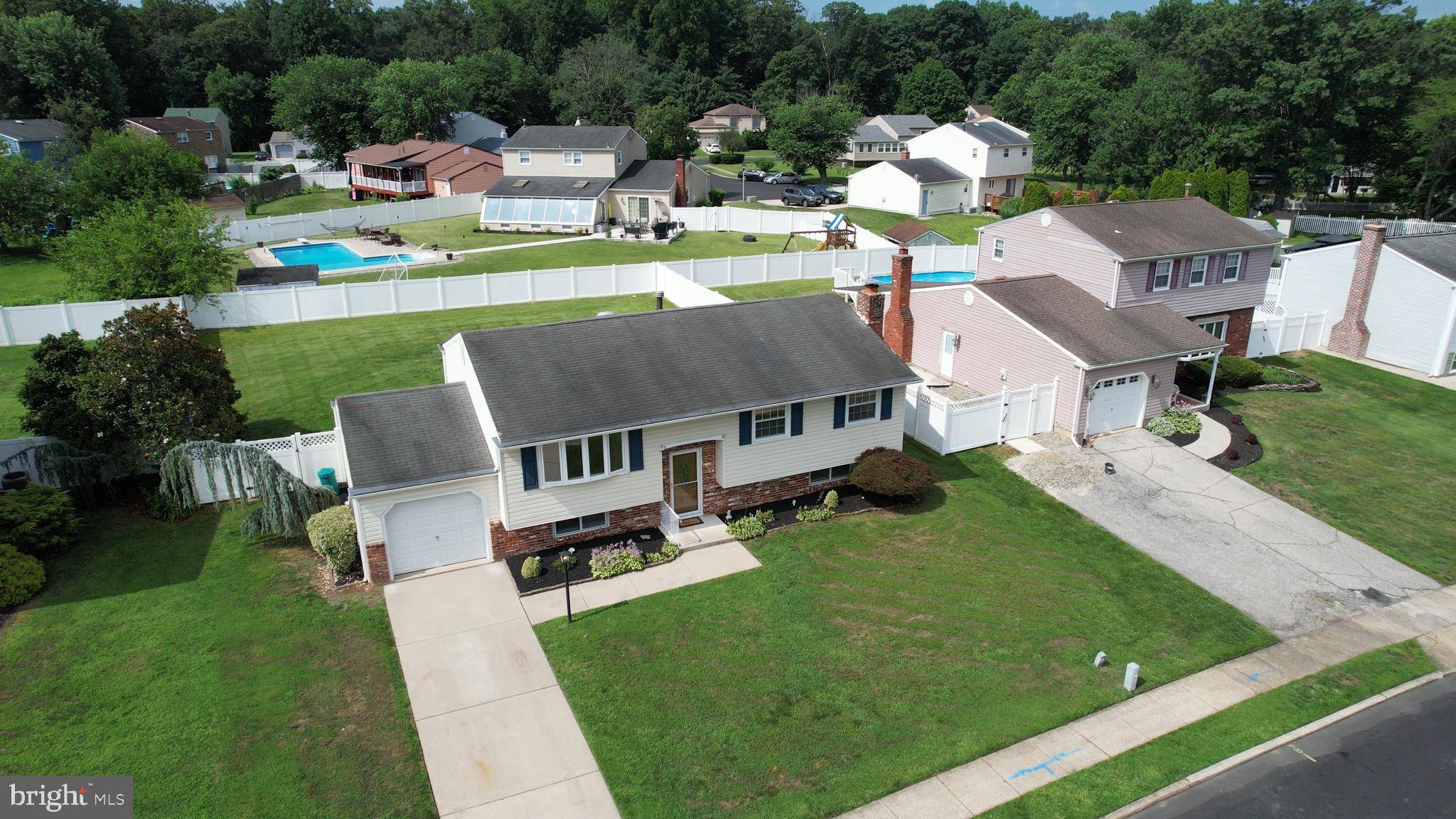 Clementon, NJ 08021,95 LINCOLN DR