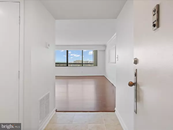 Falls Church, VA 22041,3713 S GEORGE MASON DR #1204 W