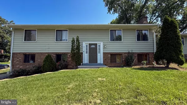 8 DAVIS AVE SW, Leesburg, VA 20175