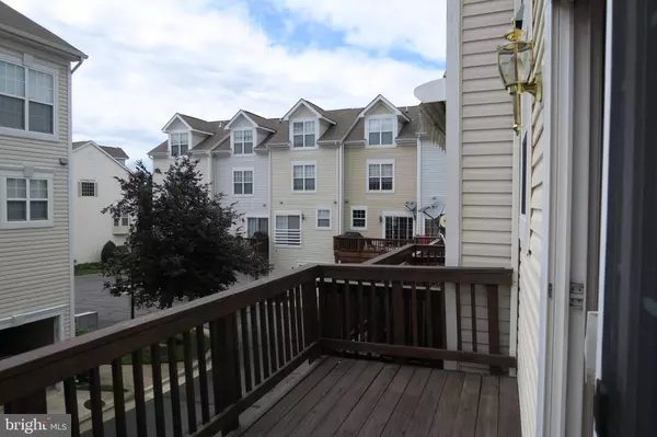Alexandria, VA 22304,5818 COWLING CT