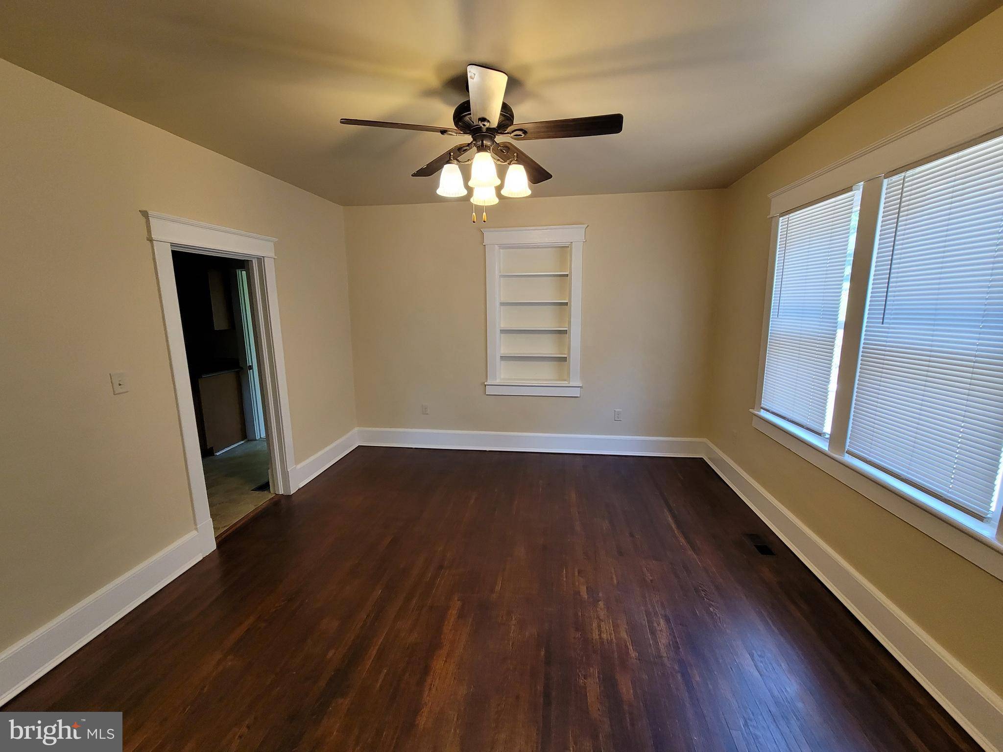 Martinsburg, WV 25401,833 WINCHESTER AVE