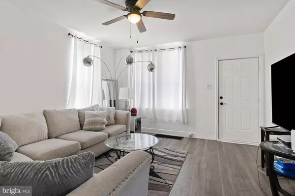 York, PA 17403,817 E POPLAR ST