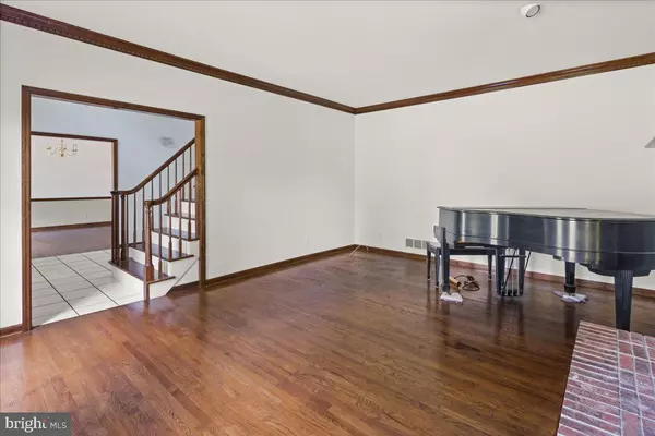 Pennington, NJ 08534,28 MEADOW LN