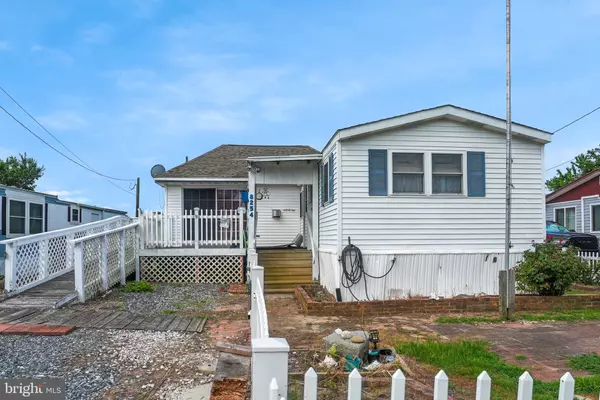 8254 SEA BREEZE DR, Chincoteague Island, VA 23336