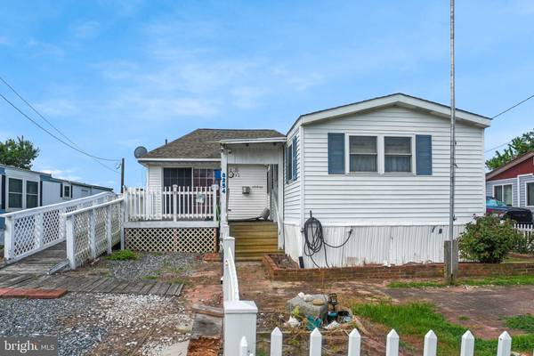 8254 SEA BREEZE DR, Chincoteague Island, VA 23336