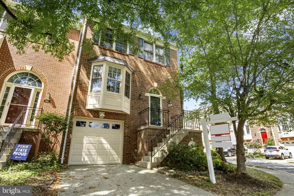 Vienna, VA 22182,8017 TREVOR PL