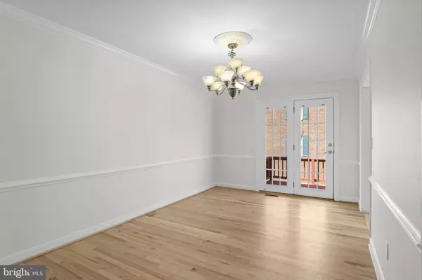 Vienna, VA 22182,8017 TREVOR PL