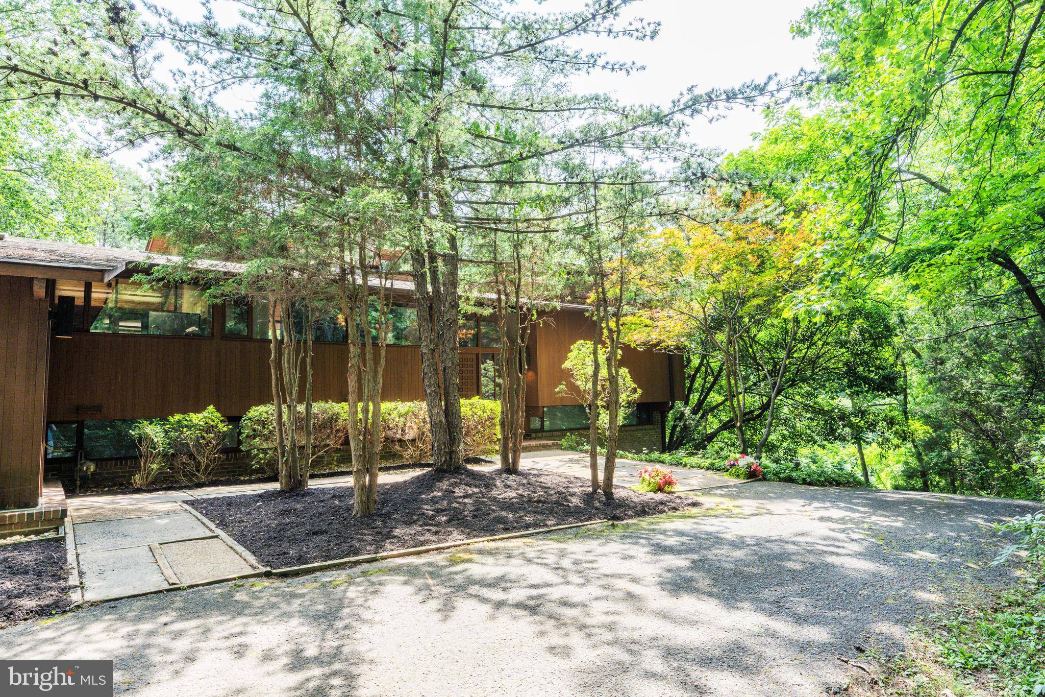 Mclean, VA 22102,1017 TOWLSTON RD
