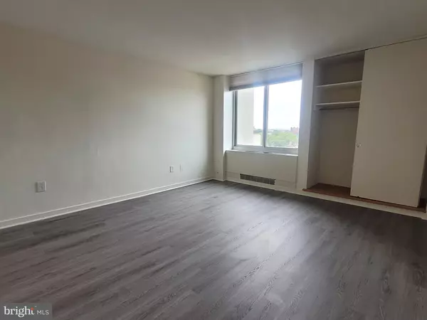 Philadelphia, PA 19106,604-36 S WASHINGTON SQ #613