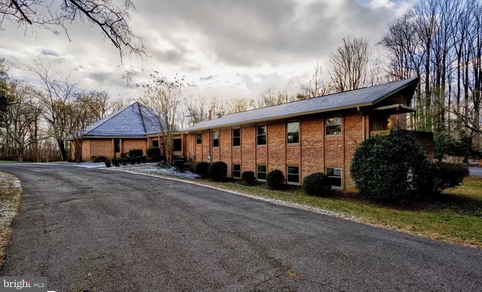 5610 INVERCHAPEL RD, Springfield, VA 22151
