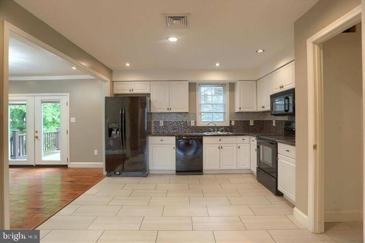 Harrisburg, PA 17112,7725 FARMDALE AVE