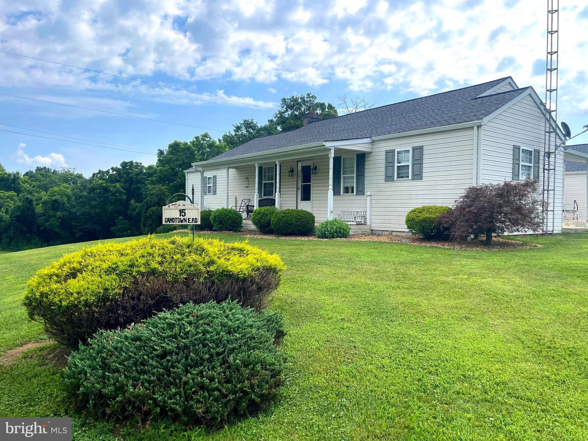 15 GANOTOWN EAST RD, Hedgesville, WV 25427