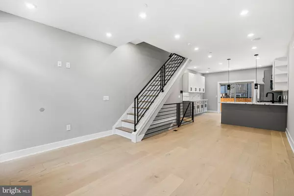 Philadelphia, PA 19148,717 MERCY ST
