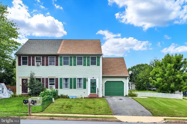 15 BEECH LN, Elizabethtown, PA 17022