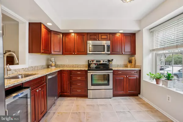 Fairfax, VA 22032,10306 HAMPSHIRE GREEN AVE