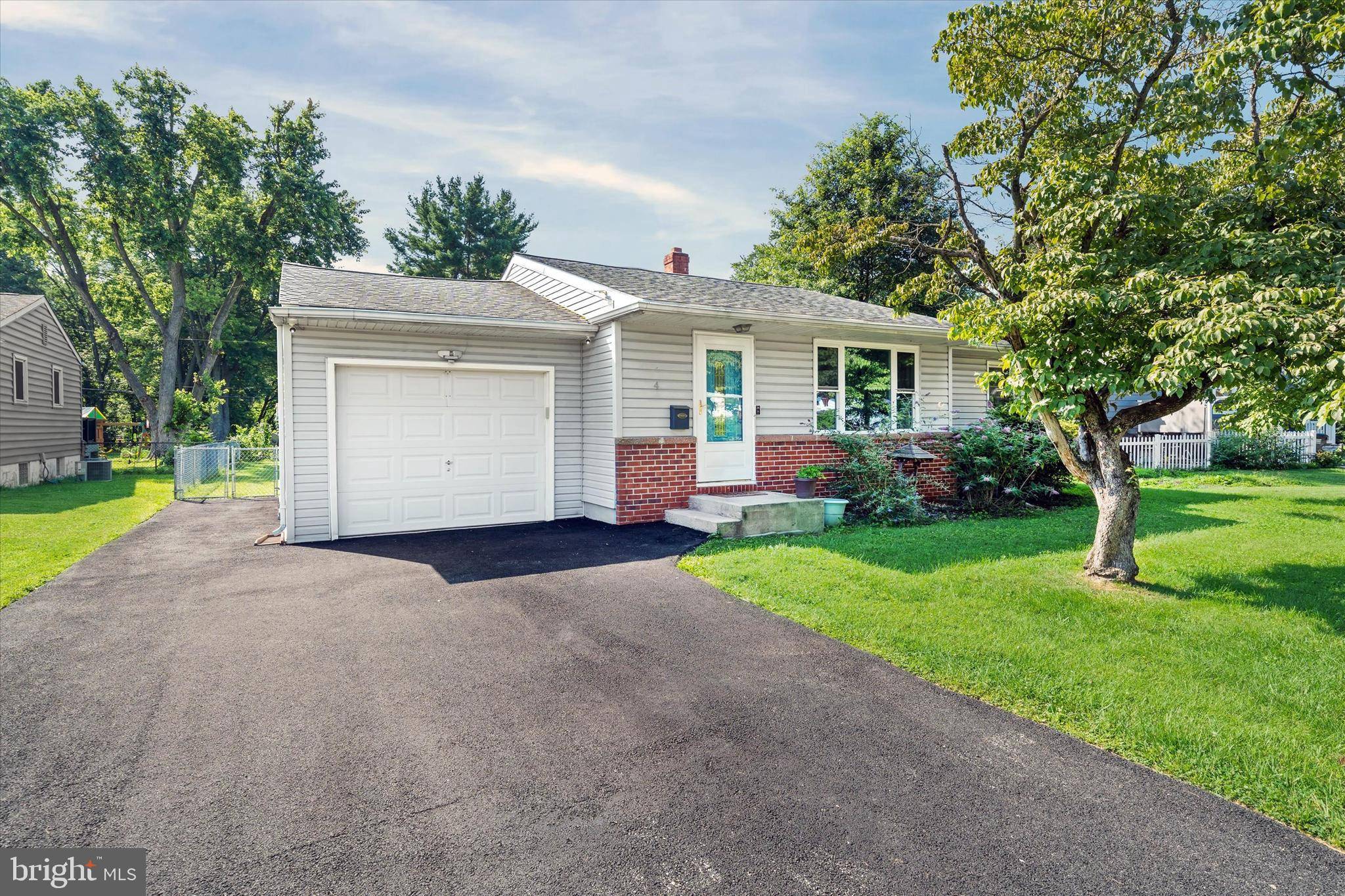 Newark, DE 19711,4 FLORA CIR