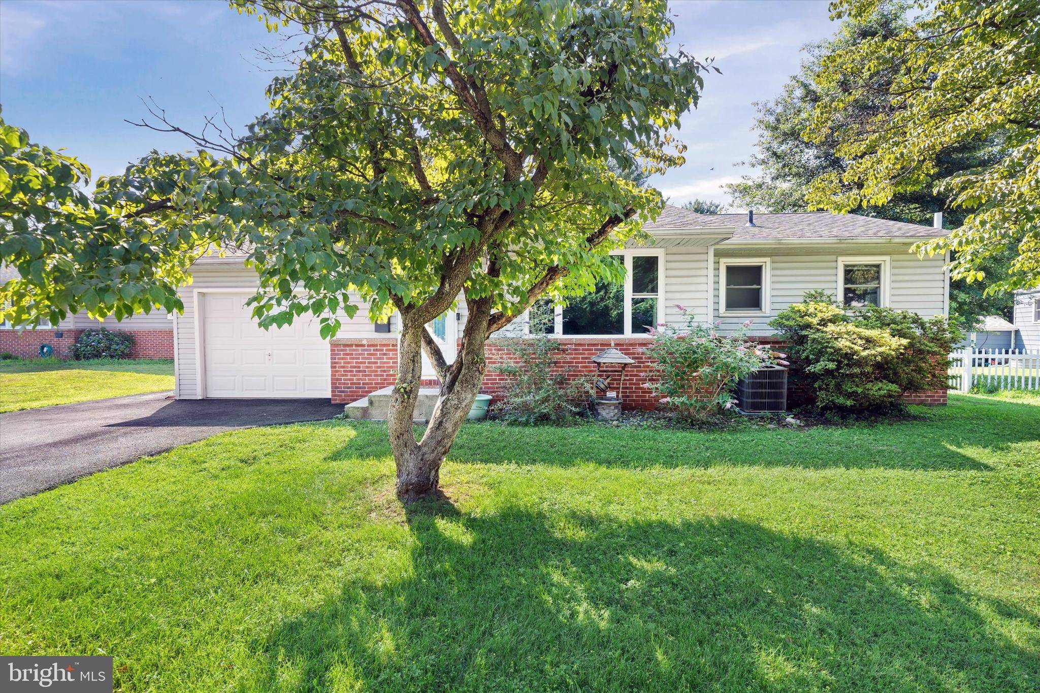 Newark, DE 19711,4 FLORA CIR