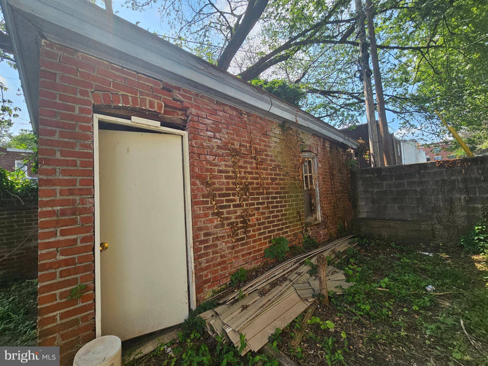 Chester, PA 19013,206 E 9TH ST