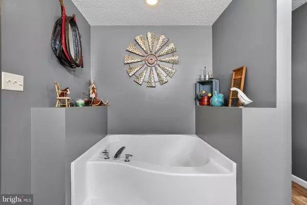 Harpers Ferry, WV 25425,1396 JOHNNYCAKE LN