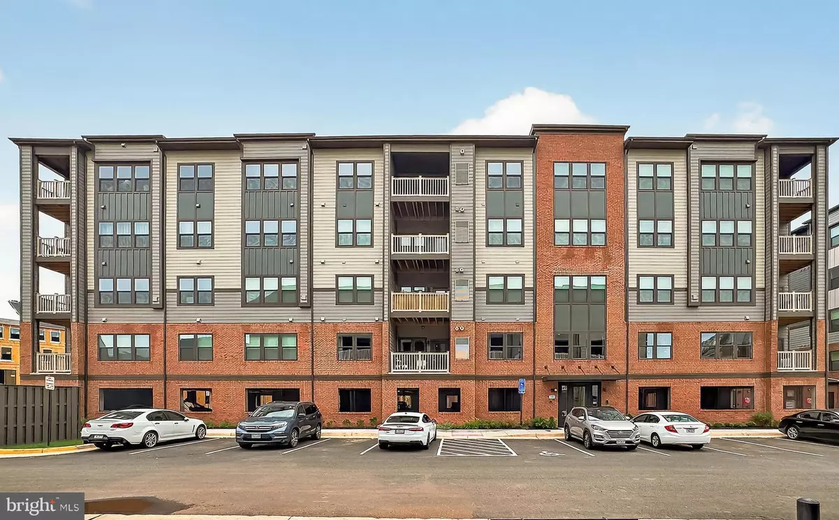 Chantilly, VA 20151,4395 PEACH LILY LN #326