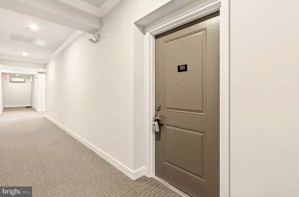 Chantilly, VA 20151,4395 PEACH LILY LN #326