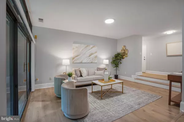 Reston, VA 20190,1633 PARKCREST CIR #100