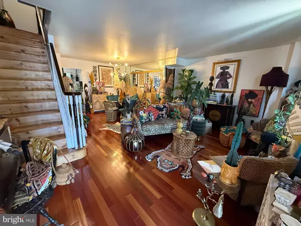 Philadelphia, PA 19153,8039 MARS PL