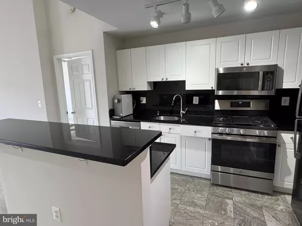 Fairfax, VA 22030,11352 ARISTOTLE DR #7-405